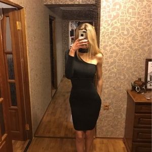 OFF-THE-SHOULDER HIGH SLIT SLINKY Maxi DRE…